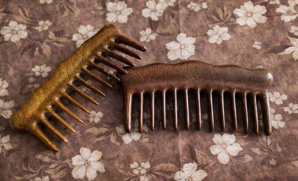 Dřevěný hřeben Santal Curling Hair 2